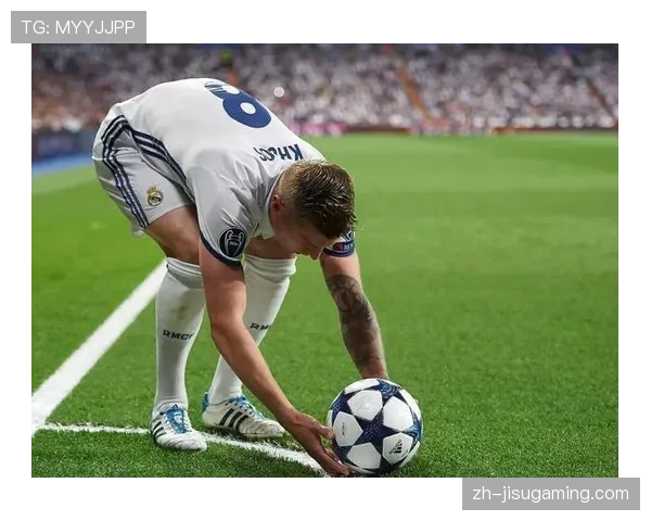 特写：伯纳乌球场为即将离队的克罗斯响起经久不息的掌声